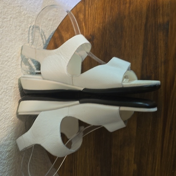 Easy Spirit Womens White Leather Adjustable Sandals Strappy Minimalist Sz.10 - Picture 6 of 11
